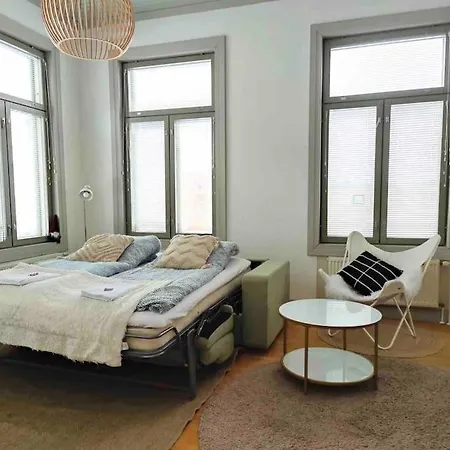 Appartement 19th Century House With Parking Hall, Own Entrance And Terrace *